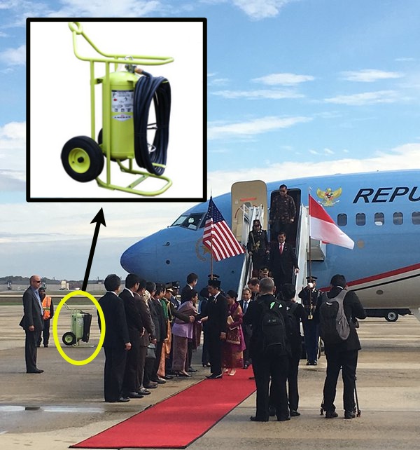 Jadi bahan nyinyir ke Jokowi, tempat sampah ternyata alat pemadam api