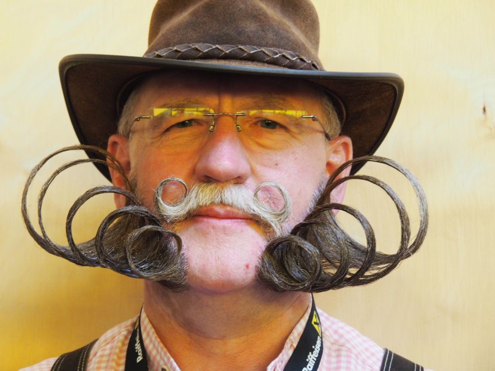 19 Bagian tubuh manusia yang meraih rekor dunia ini bikin kagum