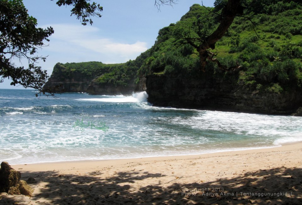 20 Pantai eksotis di bibir Samudera Hindia, Gunungkidul Jogja 20 Pantai eksotis di bibir Samudera Hindia, Gunungkidul Jogja