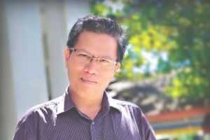  Jadi kondektur & sopir demi bayar kuliah, kini jadi kepala sekolah