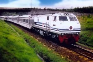 Gadis ini punya impian jajal seluruh kereta api di Indonesia