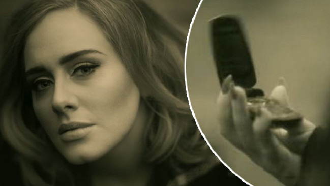 Misteri di balik penggunaan handphone jadul di video klip Adele