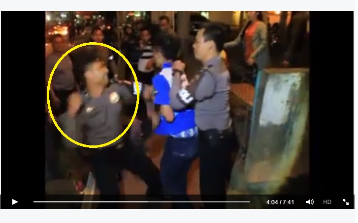 Penggerebekan geng motor, lebih beringas polisi atau gengnya?