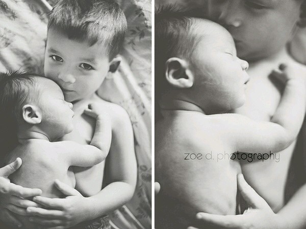 24 Foto kelakuan bocah bersama adik bayinya, bikin gemes!