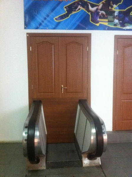 28 Bangunan gagal ini bisa bikin kamu ketawa ngakak sampai mules!