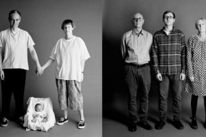 Orangtua dan anak ini berfoto dengan pose sama selama 22 tahun