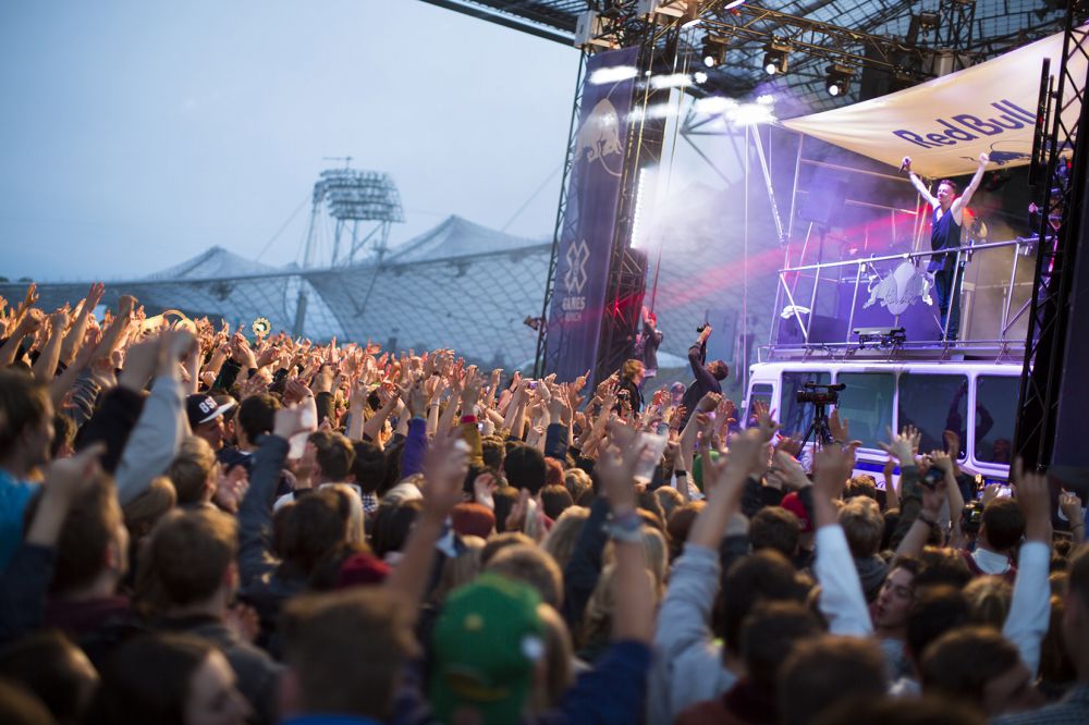 12 Negara yang gelar konser musik di atas bus, di antaranya Indonesia!