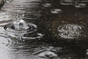 10 Cara agar kamu nyaman traveling di musim hujan, mau tahu!