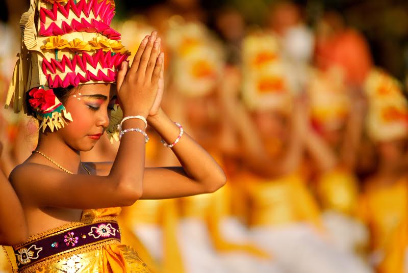 10 Kebiasaan orang Bali ini bikin turis kangen berat, kamu mau tahu?