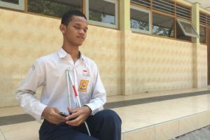 Slamet, tunanetra berprestasi yang tinggal di ruang pramuka sekolah