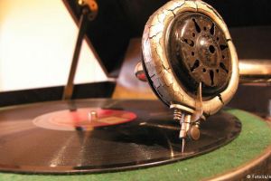 30 Evolusi format musik, dari piringan hitam ke digital, keren!