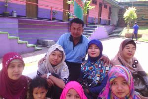 Security lulusan SMA ini bercita-cita bangun sekolah untuk anak yatim