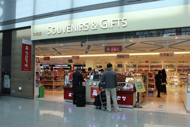 Kamu terjebak delay pesawat? Lakukan 10 hal ini, dijamin jadi ceria