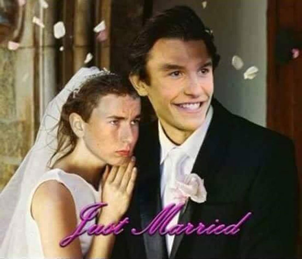 Meme 'pernikahan' Lorenzo-Marquez ini muncul seusai MotoGP, konyol!