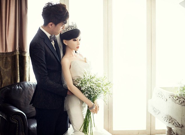 Foto pernikahan ini tampak normal, tapi faktanya akan membuatmu kaget Foto pernikahan ini tampak normal, tapi faktanya akan membuatmu kaget