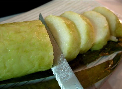 Lontong (Indonesian Banana Leaf Compressed Rice Cake)