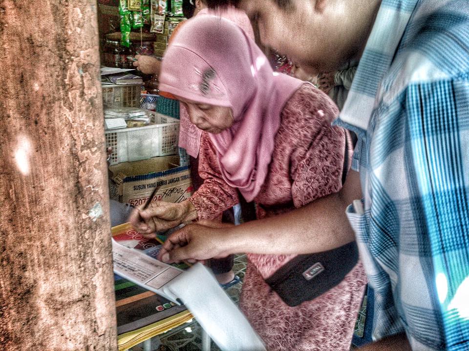 Para rentenir ini ciut nyalinya didatangi mobil ambulans, kok bisa?