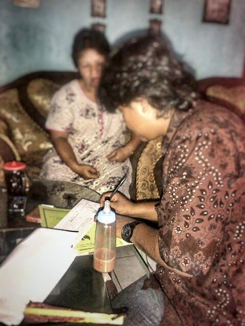 Para rentenir ini ciut nyalinya didatangi mobil ambulans, kok bisa?