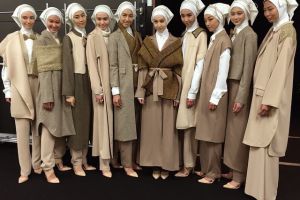 Ini dia gaya monokromatik, tren hijab di penghunjung 2015