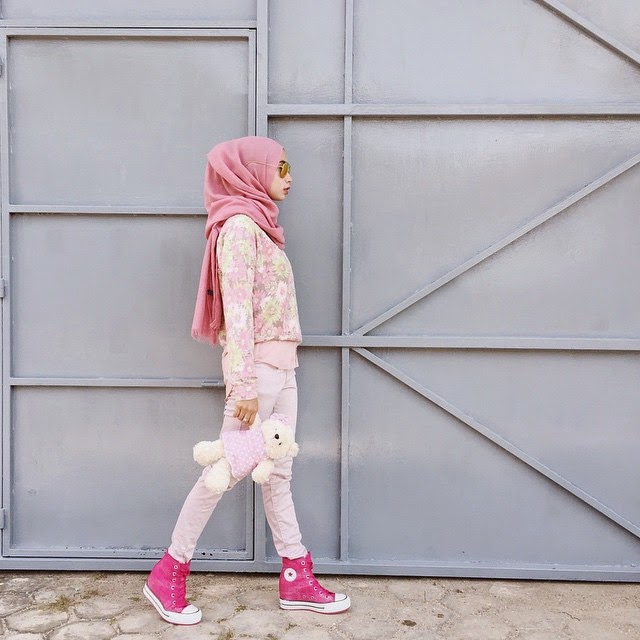 Ini dia gaya monokromatik, tren hijab di penghunjung 2015