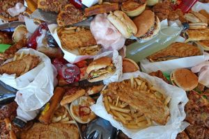 Makanan lezat ini 'haram' diberikan ke anak-anak, bikin obesitas!