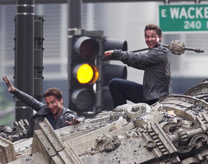 15 Stuntman film Hollywood berwajah mirip artis aslinya