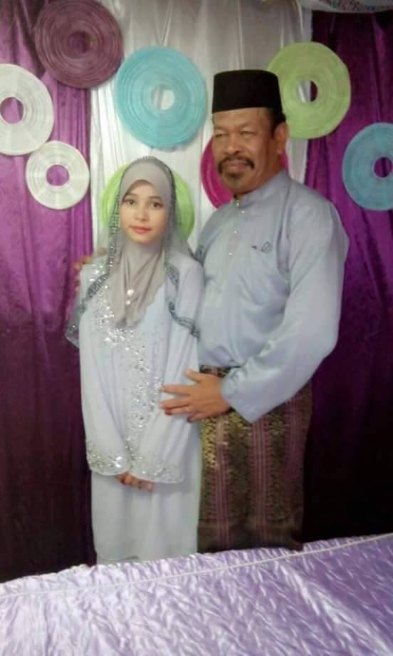 Gadis 18 tahun ini menikah dengan gurunya berusia 52 tahun