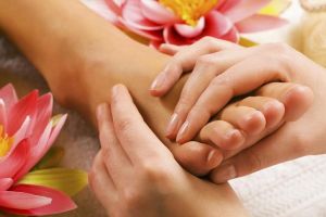 8 Khasiat jika kamu rutin pijat kaki sebelum tidur, dicoba yuk!