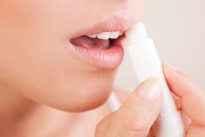 Sekali pakai lip balm rasanya mau lagi dan lagi, kenapa ya?