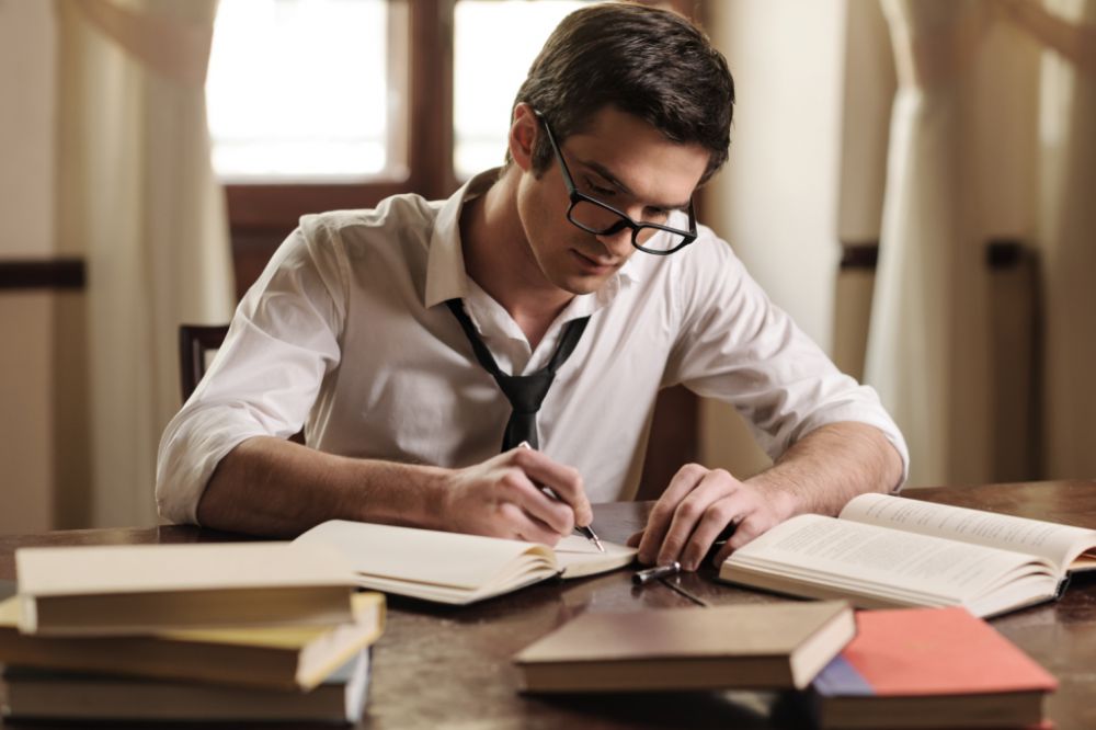 Konon katanya rajin menulis bisa bikin kamu cerdas, ayo coba lakukan!