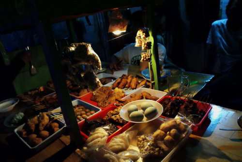 7 Tempat nongkrong ini bikin malammu di Solo jadi nggak garing!