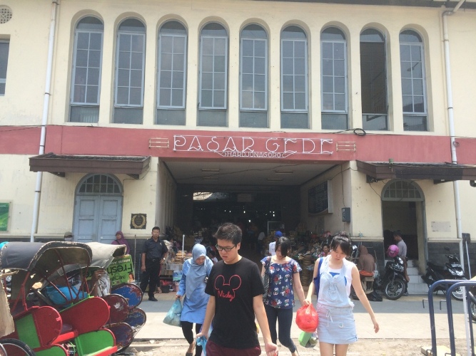 Kamu shopping holic dan lagi di Solo? 5 lokasi ini wajib dikunjungi