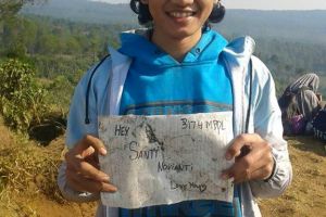 Pendaki gunung ini buang kertas ungkapan cintanya sembarangan, norak!