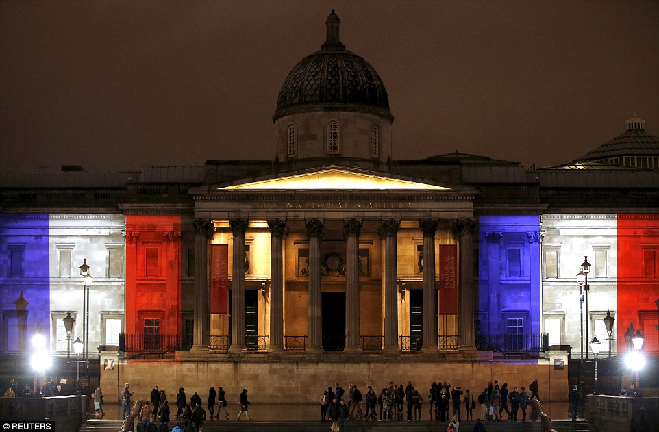 Bangunan dunia ini tunjukkan solidaritas untuk Prancis