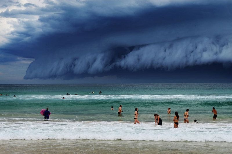 Sydney dilanda badai awan mengerikan mirip tsunami, kamu mau tahu?