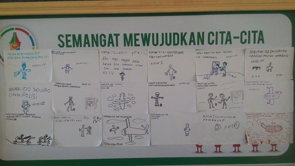 Hilangkan bosan usai bekerja, pria ini pilih mengajar anak-anak Hilangkan bosan usai bekerja, pria ini pilih mengajar anak-anak