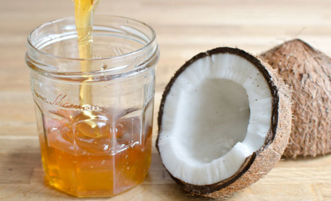 15 Khasiat dahsyat minyak kelapa, bakal bikin kamu lebih cantik alami!