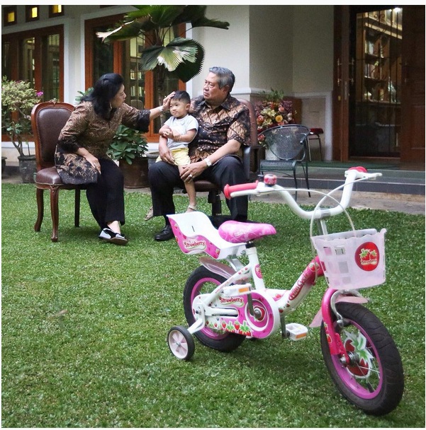 Kebiasaan-kebiasaan unik ini cuma dimiliki orangtua di Indonesia