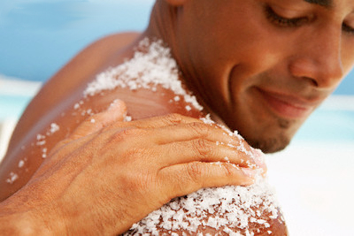 Garam bikin kamu cantik dari kepala sampai kaki, yuk simak 9 caranya!