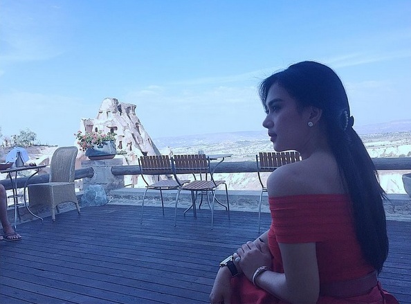 20 Gaya jetset liburan artis Indonesia ke luar negeri 20 Gaya jetset liburan artis Indonesia ke luar negeri