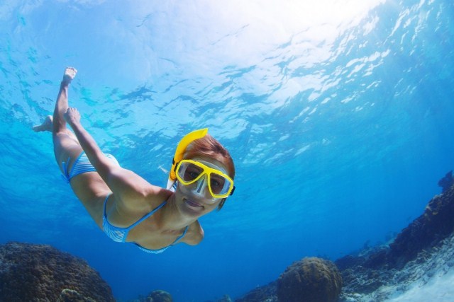 Begini tips aman snorkeling untuk pemula