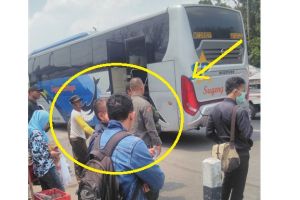 Kondektur dilabrak gadis minta pertanggungjawaban, penumpang dioper