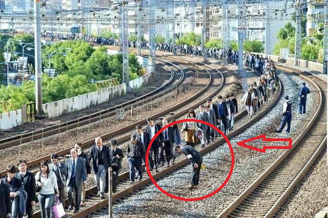 Jadwal kereta molor, petugas KA di Jepang minta maaf ke tiap penumpang