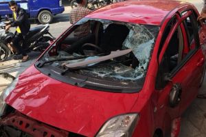 Rombongan kampanye rusak mobil hebohkan netizen
