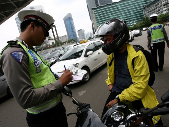 7 Kalimat andalan kalau kena tilang polisi, kamu pernah?