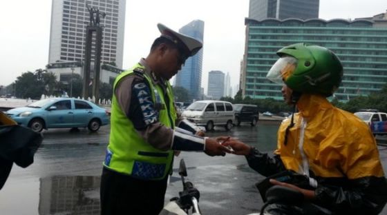 7 Kalimat andalan kalau kena tilang polisi, kamu pernah?