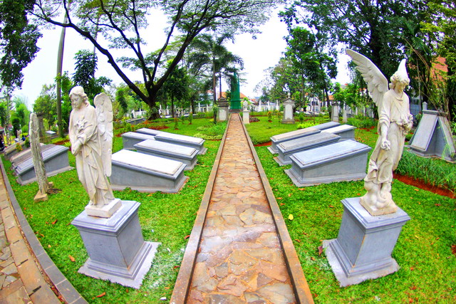 10 Pemakaman ini justru dijadikan tempat wisata, duh angker nggak ya?