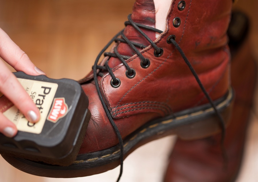 7 Tips jitu merawat sepatu kulit agar awet dan keren, kamu coba ya!