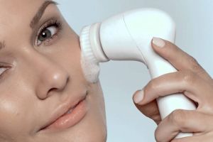 Tips ini wajib kamu ketahui ketika mau memakai sikat pembersih wajah