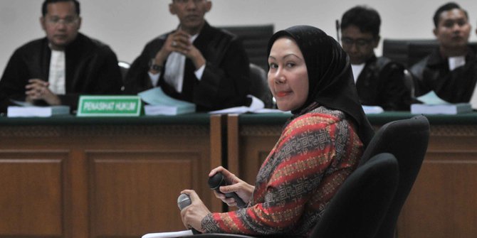 12 Ironi kasus korupsi di Indonesia, menyedihkan!